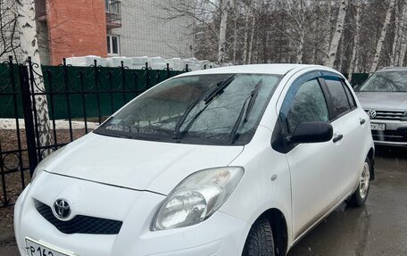 Toyota Yaris III рестайлинг, 2009 год, 650 000 рублей, 4 фотография