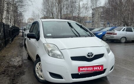 Toyota Yaris III рестайлинг, 2009 год, 650 000 рублей, 3 фотография