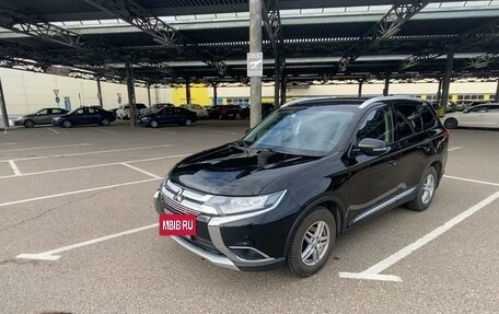 Mitsubishi Outlander III рестайлинг 3, 2018 год, 2 400 000 рублей, 3 фотография