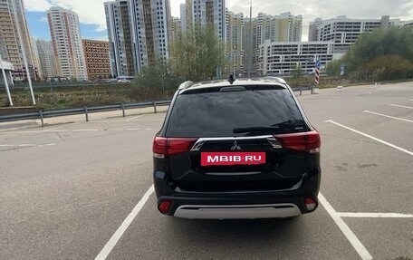 Mitsubishi Outlander III рестайлинг 3, 2018 год, 2 400 000 рублей, 6 фотография