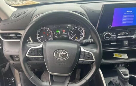 Toyota Highlander, 2023 год, 6 039 000 рублей, 17 фотография