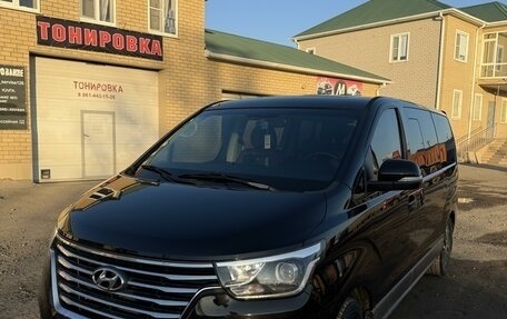 Hyundai Grand Starex Grand Starex I рестайлинг 2, 2019 год, 3 820 000 рублей, 13 фотография