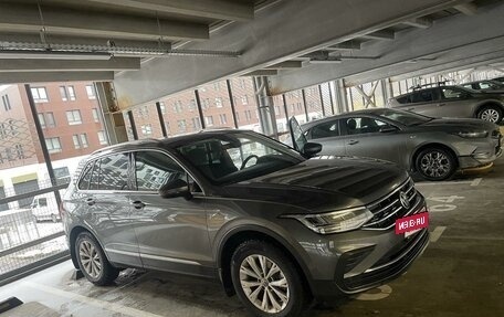 Volkswagen Tiguan II, 2022 год, 3 600 000 рублей, 2 фотография