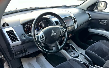 Mitsubishi Outlander III рестайлинг 3, 2010 год, 1 599 999 рублей, 11 фотография