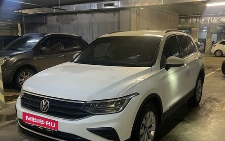 Volkswagen Tiguan II, 2021 год, 3 330 000 рублей, 2 фотография