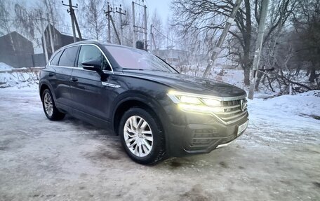 Volkswagen Touareg III, 2018 год, 4 400 000 рублей, 3 фотография