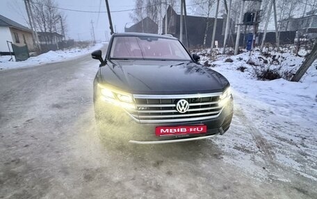 Volkswagen Touareg III, 2018 год, 4 400 000 рублей, 2 фотография