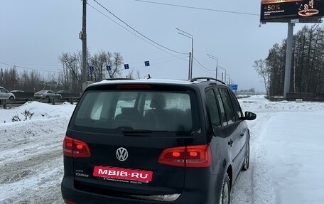 Volkswagen Touran III, 2012 год, 945 000 рублей, 3 фотография