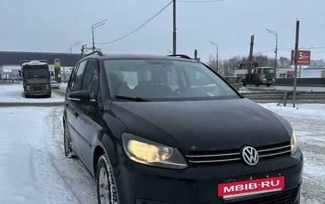 Volkswagen Touran III, 2012 год, 945 000 рублей, 2 фотография