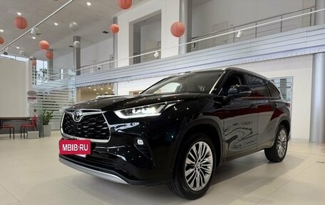 Toyota Highlander, 2024 год, 8 300 000 рублей, 4 фотография