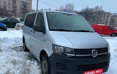 Volkswagen Caravelle T6 рестайлинг, 2015 год, 2 495 000 рублей, 2 фотография