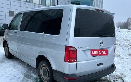 Volkswagen Caravelle T6 рестайлинг, 2015 год, 2 495 000 рублей, 3 фотография