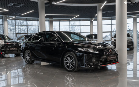 Toyota Camry, 2021 год, 3 645 000 рублей, 2 фотография