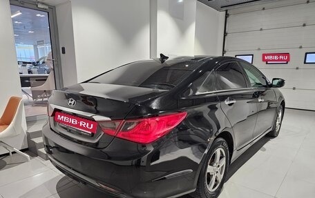 Hyundai Sonata VI, 2012 год, 829 000 рублей, 4 фотография