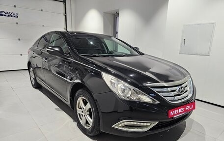 Hyundai Sonata VI, 2012 год, 829 000 рублей, 3 фотография