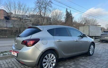 Opel Astra J, 2011 год, 730 000 рублей, 5 фотография