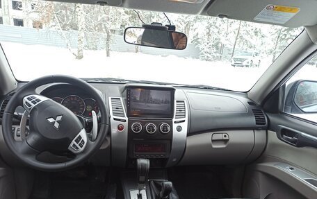 Mitsubishi Pajero Sport II рестайлинг, 2015 год, 2 400 000 рублей, 2 фотография