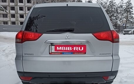 Mitsubishi Pajero Sport II рестайлинг, 2015 год, 2 400 000 рублей, 16 фотография