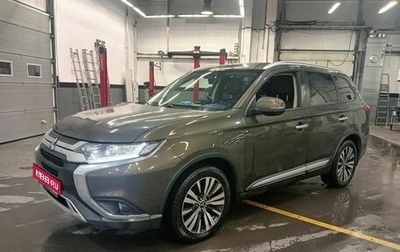 Mitsubishi Outlander III рестайлинг 3, 2018 год, 2 349 000 рублей, 1 фотография