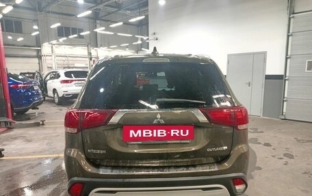 Mitsubishi Outlander III рестайлинг 3, 2018 год, 2 349 000 рублей, 12 фотография