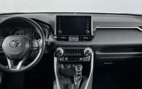 Toyota RAV4, 2019 год, 3 499 000 рублей, 15 фотография