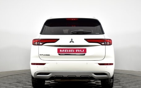 Mitsubishi Outlander, 2023 год, 4 800 000 рублей, 5 фотография