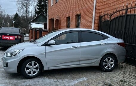 Hyundai Solaris II рестайлинг, 2011 год, 820 000 рублей, 4 фотография