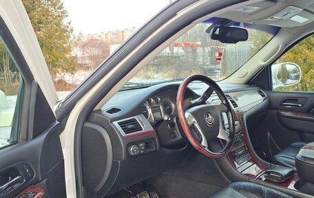 Cadillac Escalade III, 2010 год, 1 750 000 рублей, 9 фотография