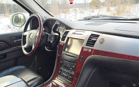 Cadillac Escalade III, 2010 год, 1 750 000 рублей, 16 фотография