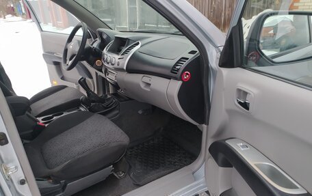 Mitsubishi L200 IV рестайлинг, 2011 год, 890 000 рублей, 21 фотография