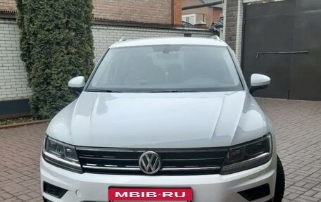 Volkswagen Tiguan II, 2018 год, 2 500 000 рублей, 3 фотография