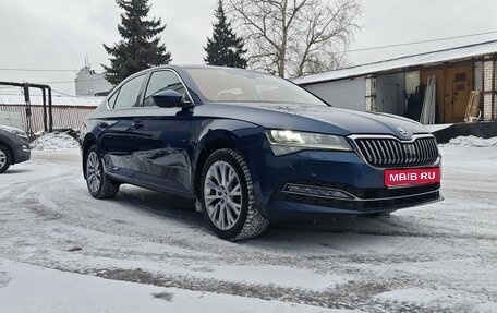 Skoda Superb III рестайлинг, 2022 год, 3 700 000 рублей, 1 фотография