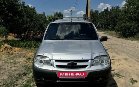 Chevrolet Niva I рестайлинг, 2010 год, 570 000 рублей, 3 фотография