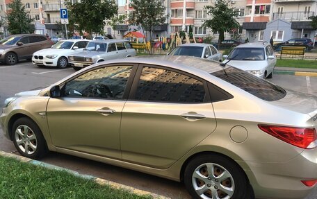 Hyundai Solaris II рестайлинг, 2011 год, 900 000 рублей, 4 фотография