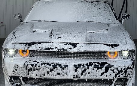 Dodge Challenger III рестайлинг 2, 2015 год, 1 950 000 рублей, 13 фотография