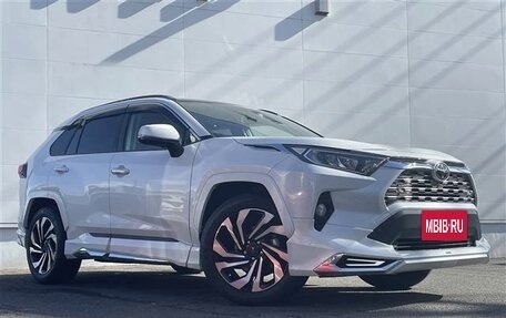 Toyota RAV4, 2021 год, 2 197 000 рублей, 3 фотография