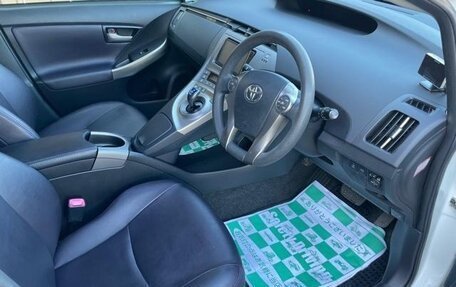 Toyota Prius, 2015 год, 1 240 000 рублей, 21 фотография