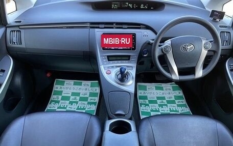 Toyota Prius, 2015 год, 1 240 000 рублей, 20 фотография