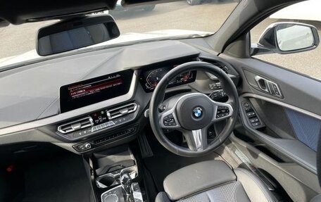 BMW 1 серия, 2021 год, 1 800 000 рублей, 21 фотография