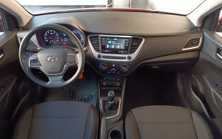 Hyundai Solaris II рестайлинг, 2017 год, 1 049 000 рублей, 14 фотография