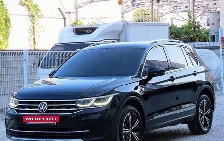 Volkswagen Tiguan II, 2022 год, 3 176 192 рублей, 2 фотография