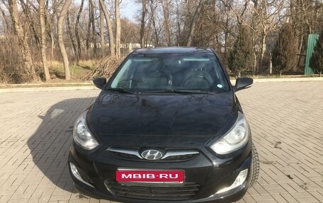 Hyundai Solaris II рестайлинг, 2012 год, 960 000 рублей, 1 фотография