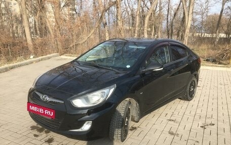 Hyundai Solaris II рестайлинг, 2012 год, 960 000 рублей, 2 фотография