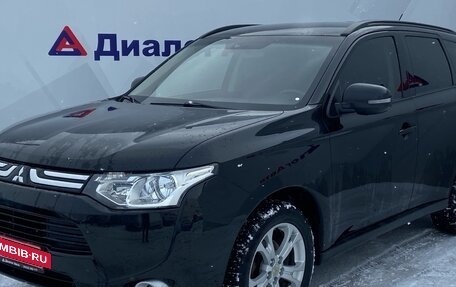 Mitsubishi Outlander III рестайлинг 3, 2013 год, 1 700 000 рублей, 3 фотография