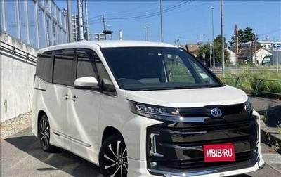 Toyota Noah, 2022 год, 2 700 000 рублей, 1 фотография