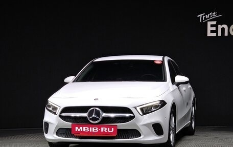 Mercedes-Benz A-Класс, 2021 год, 2 900 000 рублей, 4 фотография