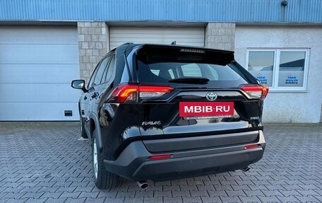 Toyota RAV4, 2021 год, 3 841 000 рублей, 8 фотография