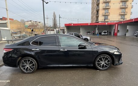 Toyota Camry, 2022 год, 3 330 000 рублей, 2 фотография