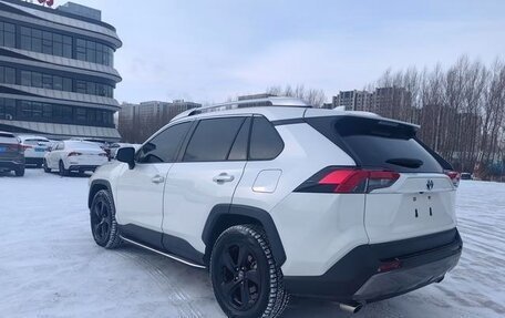 Toyota RAV4, 2021 год, 3 200 000 рублей, 7 фотография