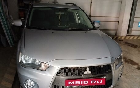 Mitsubishi Outlander III рестайлинг 3, 2010 год, 1 330 000 рублей, 6 фотография